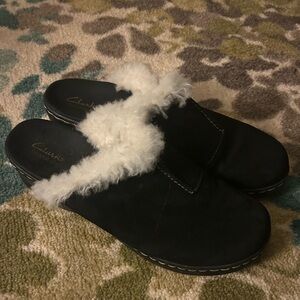 Clark’s Leather Clogs Slip On Shor W/Faux Fur Trim (Black) 10 Wide
